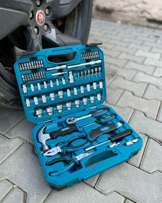 Za nás by tato gola měla patřit k povinné výbavě každého auta, protože nikdy nevíte, kdy se bude hodit. Co myslíte? MAKITA...